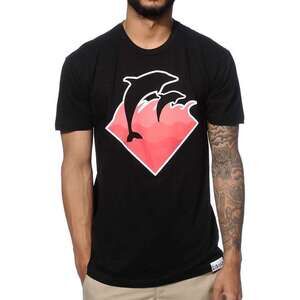 Winter The Dolphin Ocean Wave Graphic T-Shirt